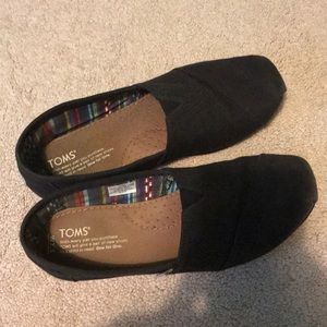 black toms